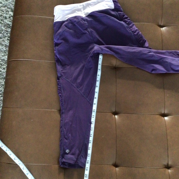 Lululemon pants, like new condition, size 6 - Picture 3 of 3